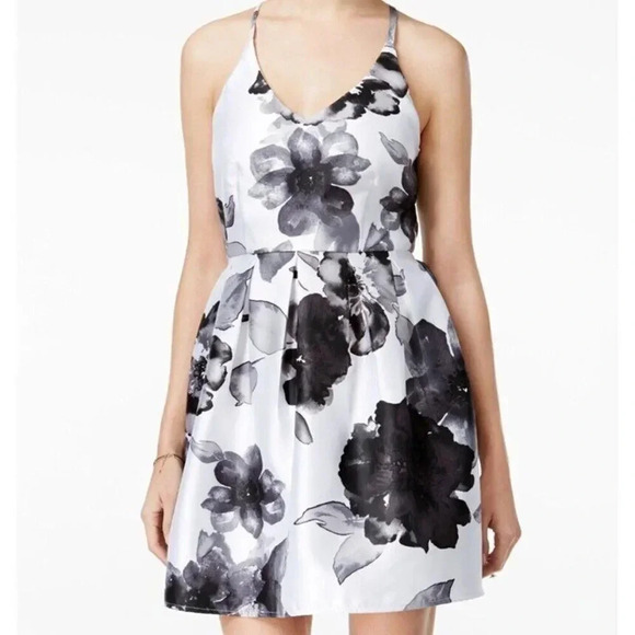 CRYSTAL DOLL MACYS Mini Dress Juniors Size 11 Black White Floral A-Line Cocktail - Picture 1 of 7
